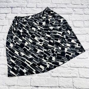 Michael Kors Silk Pleated A-Line Skirt Black White Geometric Size 6 Knee Length